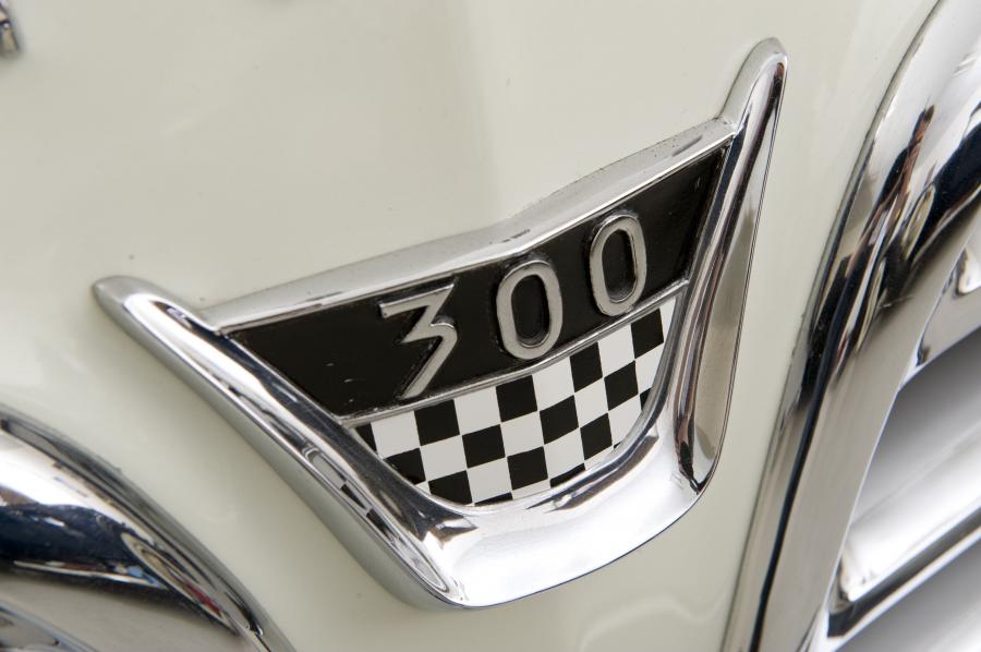 Логотип Chrysler C-300 1955 года  (фото 24 из 98)